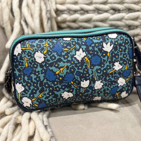 Coach Yankee Floral Double Zip Clutch - Like New - Picture 2 of 7